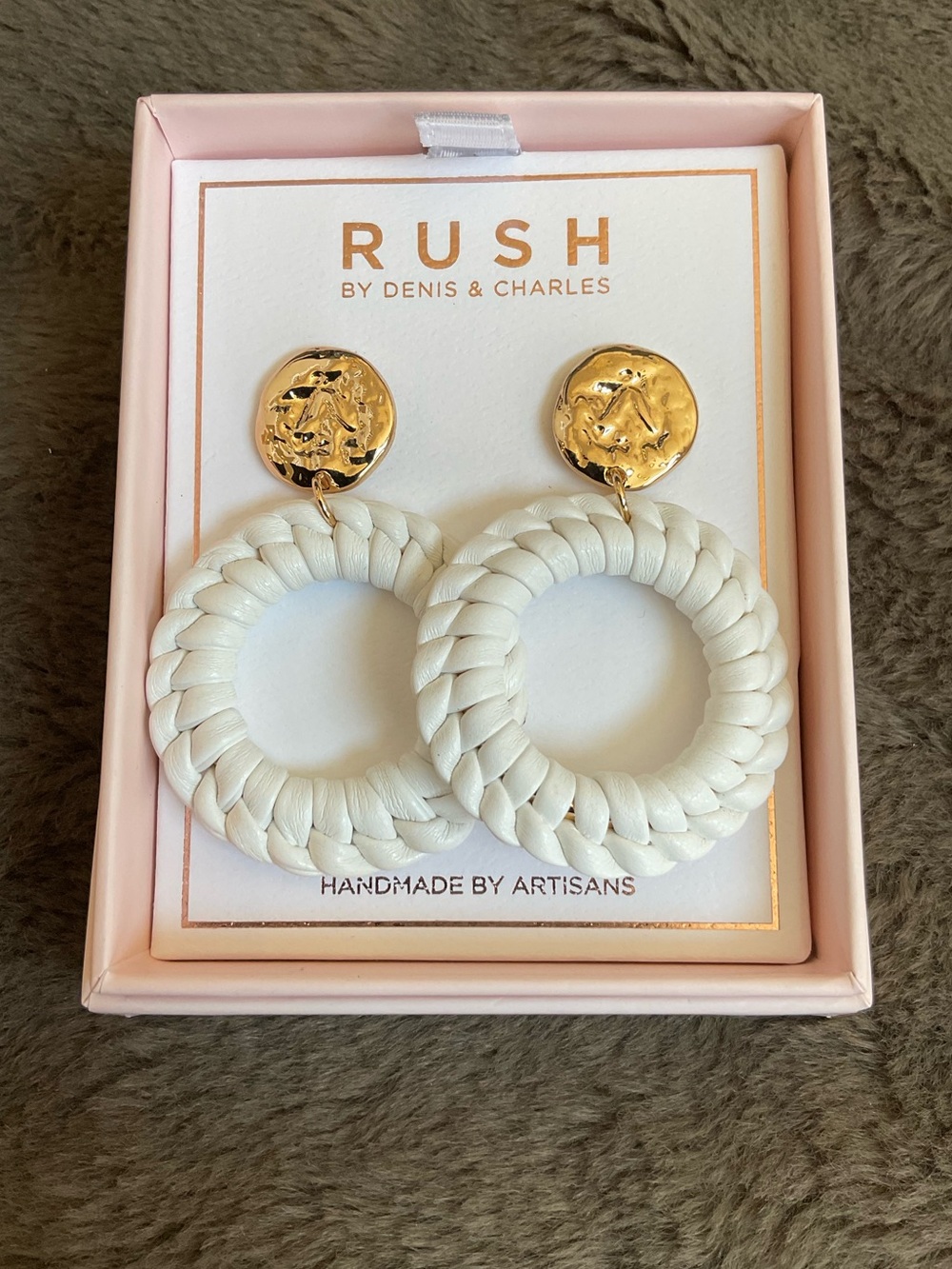 NWT Rush by Denis & Charles White Leatherette Drop Earrings - Picture 5 of 5
